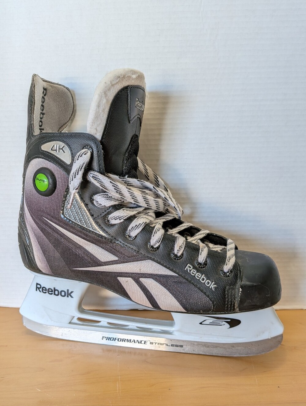 Reebok 4K Pump Ice Hockey Skate Sr 10 D Sports Men's Adult Black Performance